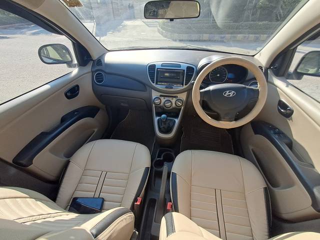 https://images10.gaadi.com/usedcar_image/4325654/original/9f6d6cdcb90bfc576fef787ed106a650.jpg?imwidth=6401