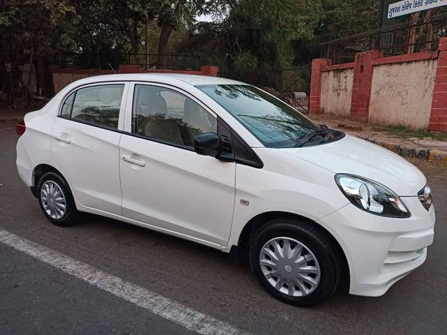 https://images10.gaadi.com/usedcar_image/4325658/original/processed_13b447b86317652149115e0d4be06148.jpg?imwidth=6400