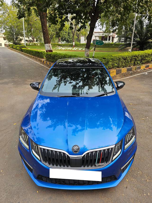 https://images10.gaadi.com/usedcar_image/4325660/original/processed_00d5ee5ac0c78bce08ff13e3a4f3b86f.jpg?imwidth=6402