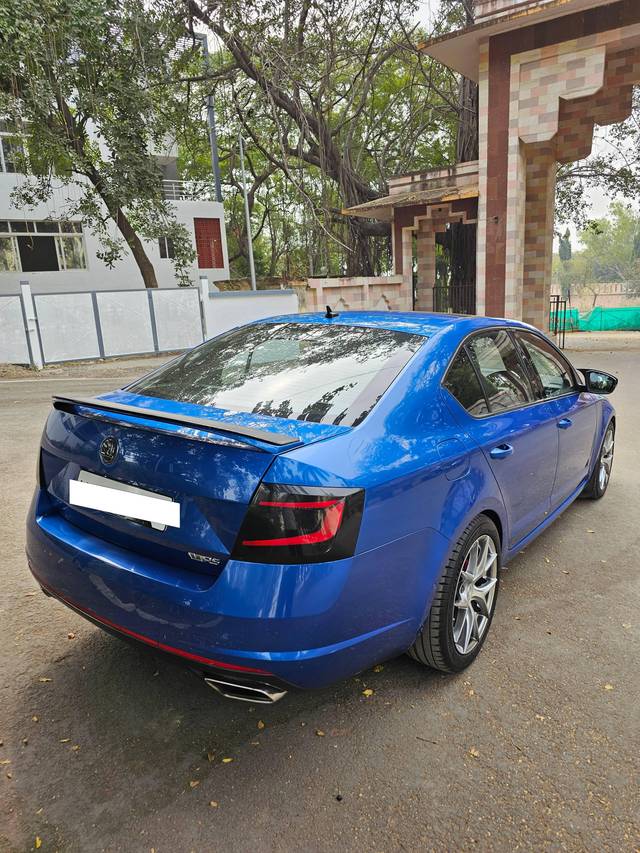 https://images10.gaadi.com/usedcar_image/4325660/original/processed_d69e023ea5c49a65d63f73525b2662f2.jpg?imwidth=6401