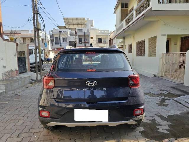 https://images10.gaadi.com/usedcar_image/4325738/original/processed_266d734a-46e5-4dde-93bf-5a6c780ddeab.jpeg?imwidth=6402