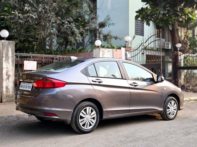 https://images10.gaadi.com/usedcar_image/4325745/original/processed_63dcc0806fe898edd03f6729d09bc7e1.jpg?imwidth=6402