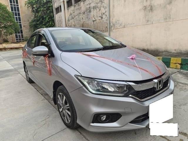 https://images10.gaadi.com/usedcar_image/4325816/original/processed_c73adc37bc32c843dda57da37f0668bd.jpg?imwidth=6400