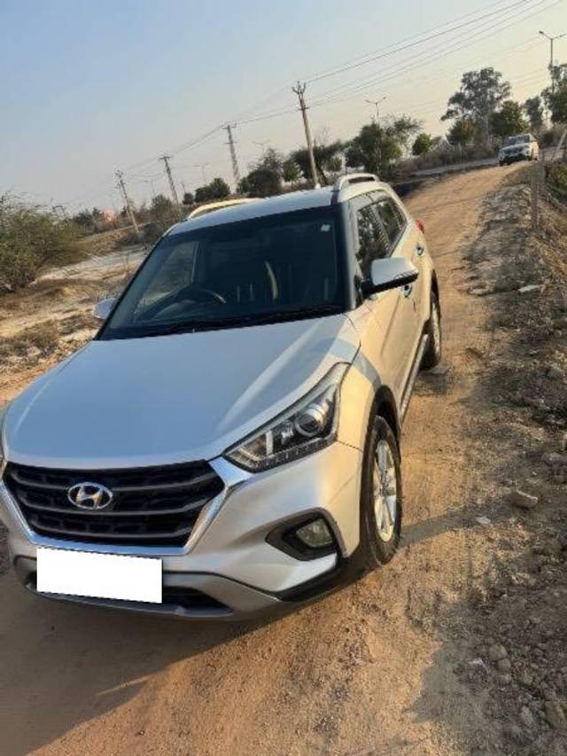 https://images10.gaadi.com/usedcar_image/4325853/original/processed_5ba2dab7-23bd-4eff-86db-ea296c5802ca.jpeg?imwidth=6401