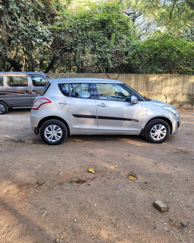 https://images10.gaadi.com/usedcar_image/4325882/original/processed_442131aa5e48b7a31172345839281888.jpg?imwidth=6402