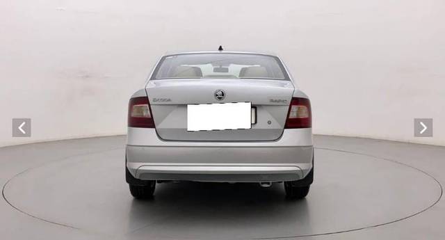 https://images10.gaadi.com/usedcar_image/4325908/original/e39cc82b4f6664c25ae182882eb39bb8.jpg?imwidth=6401