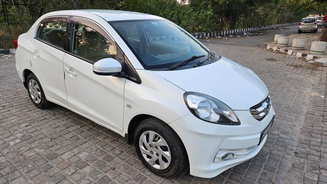 https://images10.gaadi.com/usedcar_image/4325962/original/e5347ab0b4c48b80247de7f929f967c6.jpg?imwidth=6400