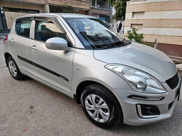 https://images10.gaadi.com/usedcar_image/4325976/original/processed_bf2e1c9fb8e1ea8602608a9eadb3710e.jpg?imwidth=6400