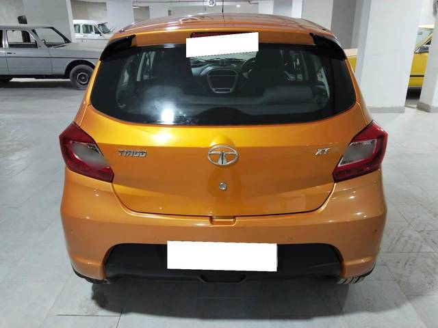 https://images10.gaadi.com/usedcar_image/4326015/original/processed_f3c964073de8218eb6b008b9ef170b71.jpg?imwidth=6401