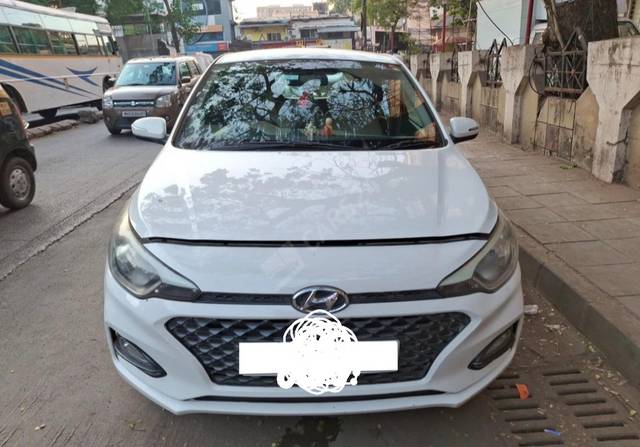 https://images10.gaadi.com/usedcar_image/4326127/original/a2bb471d6cc177bd8b6faf086da0ff57.jpg?imwidth=6402