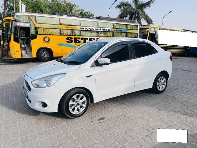 https://images10.gaadi.com/usedcar_image/4326158/original/processed_4a4a2b562185c30abe10ba8add2ec267.jpg?imwidth=6401