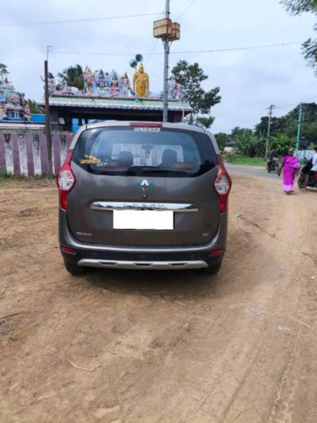 https://images10.gaadi.com/usedcar_image/4326187/original/processed_3ec62226-875f-483c-8169-7a8630b9706a.jpg?imwidth=6402