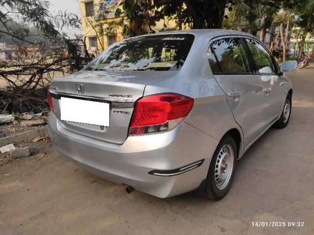 https://images10.gaadi.com/usedcar_image/4326305/original/processed_3c5c4181-9426-4e7a-8763-f1f96a0d9839.jpg?imwidth=6401