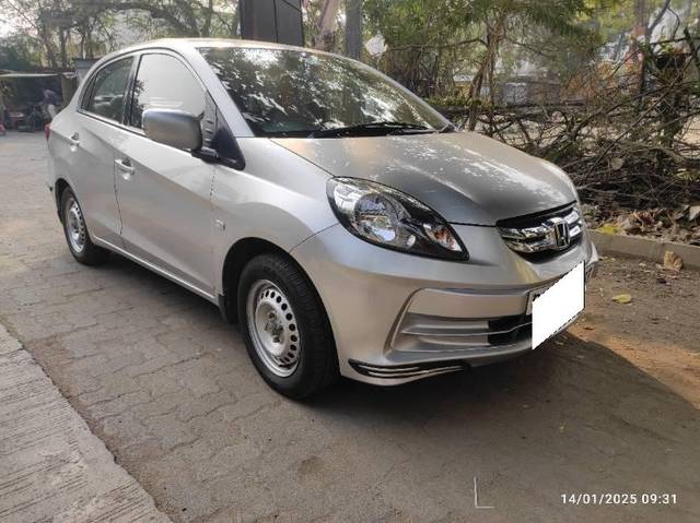 https://images10.gaadi.com/usedcar_image/4326305/original/processed_9c40fd84-ec11-4145-b138-1867305c33e6.jpg?imwidth=6400