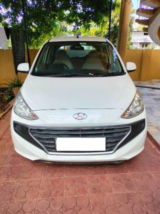 https://images10.gaadi.com/usedcar_image/4326623/original/processed_3fd7240b-e1ca-4967-b269-b14907da73ba.jpg?imwidth=6401