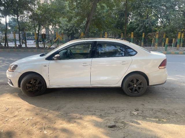 https://images10.gaadi.com/usedcar_image/4326686/original/5098d2d197a70eac3b440c6a76287a46.jpg?imwidth=6402