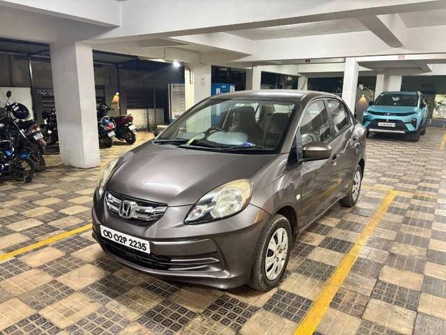 https://images10.gaadi.com/usedcar_image/4326729/original/processed_86169b2a-0adf-4155-9113-f44412c487ee.jpeg?imwidth=6401