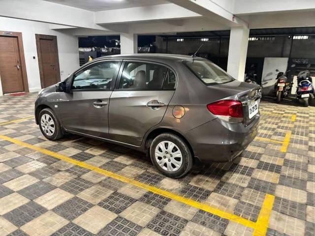 https://images10.gaadi.com/usedcar_image/4326729/original/processed_e357abbc-9b9a-4553-bad0-da81c51d785a.jpeg?imwidth=6402