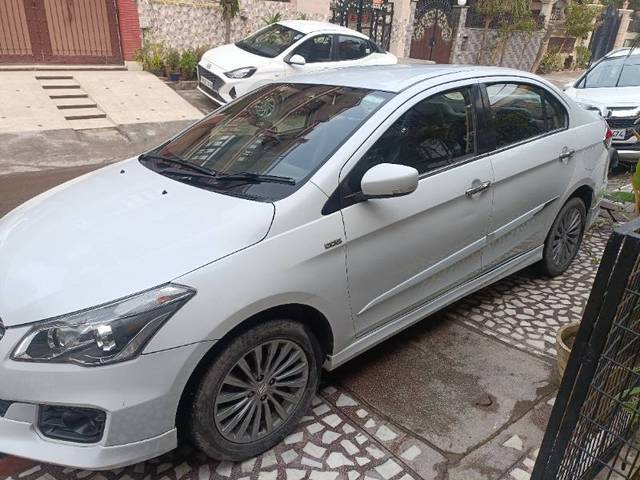 https://images10.gaadi.com/usedcar_image/4326874/original/a6c80931ba84fb4ed647ff6f76b7b5d1.jpg?imwidth=6402