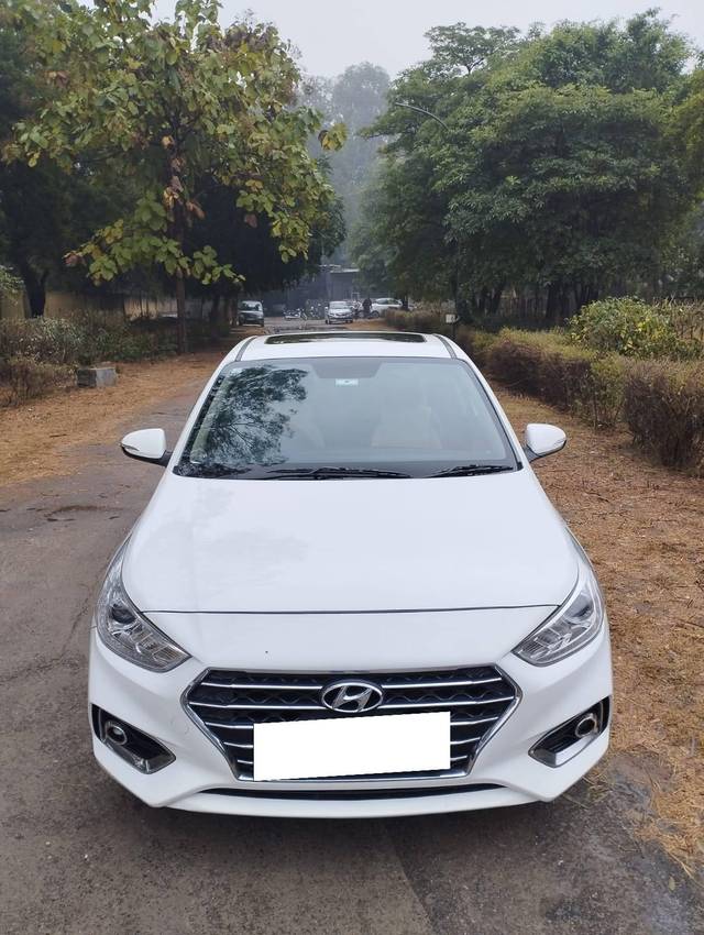 https://images10.gaadi.com/usedcar_image/4326947/original/processed_e09606e06ca889aef2e19fb543e850cc.jpg?imwidth=6400