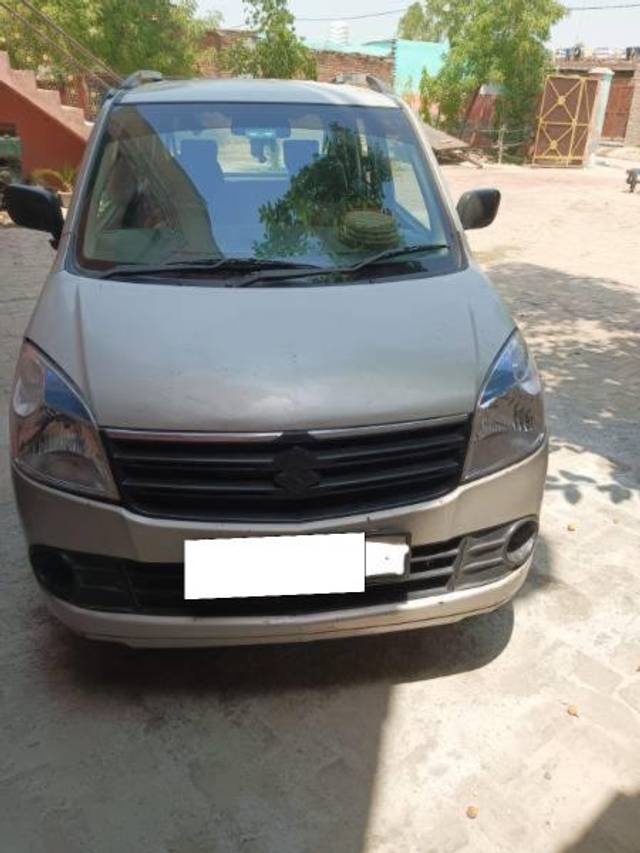 https://images10.gaadi.com/usedcar_image/4326953/original/processed_3063ab12-9ed8-4323-acdf-66395e949af8.jpg?imwidth=6400