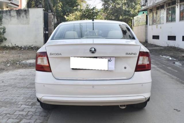 https://images10.gaadi.com/usedcar_image/4327048/original/processed_27316096cd1ce7110002c9f55838693c.jpg?imwidth=6402