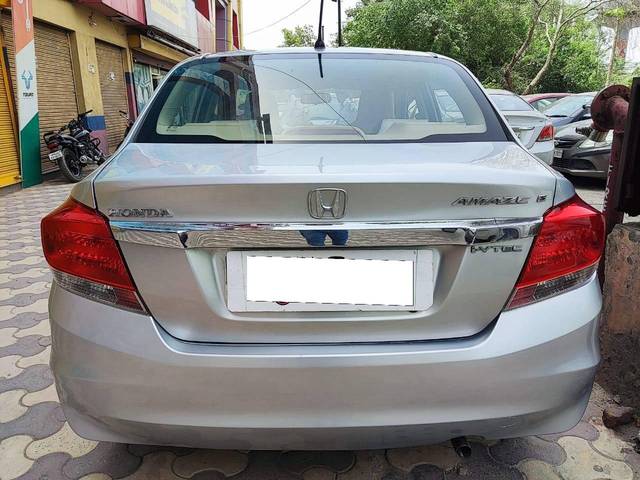 https://images10.gaadi.com/usedcar_image/4327085/original/processed_a2f069ba33ba66746171e04c0d3027df.jpg?imwidth=6402