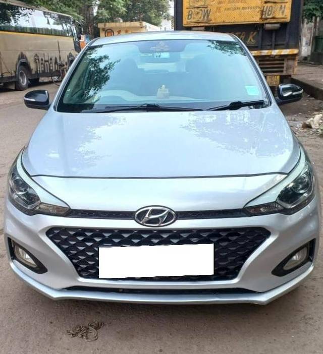 https://images10.gaadi.com/usedcar_image/4327114/original/processed_e8c47aa0d249006a9a0c990483be63bc.jpg?imwidth=6402