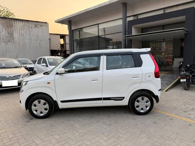 https://images10.gaadi.com/usedcar_image/4327126/original/processed_65f452fdfb4b6658ea2988da4acc52a4.jpg?imwidth=6402