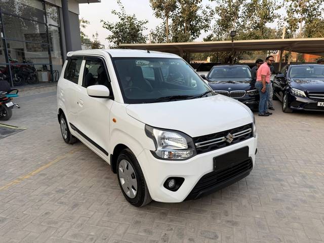 https://images10.gaadi.com/usedcar_image/4327126/original/processed_8f5bfdd48c508163f6d53174c24b46da.jpg?imwidth=6400