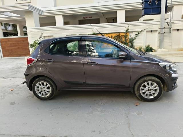 https://images10.gaadi.com/usedcar_image/4327289/original/processed_eda83f274f9954486c6f241cef572a9b.jpg?imwidth=6401