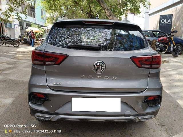 https://images10.gaadi.com/usedcar_image/4327304/original/59114fe2319d4cc1ac6a5d586be40228.jpg?imwidth=6401