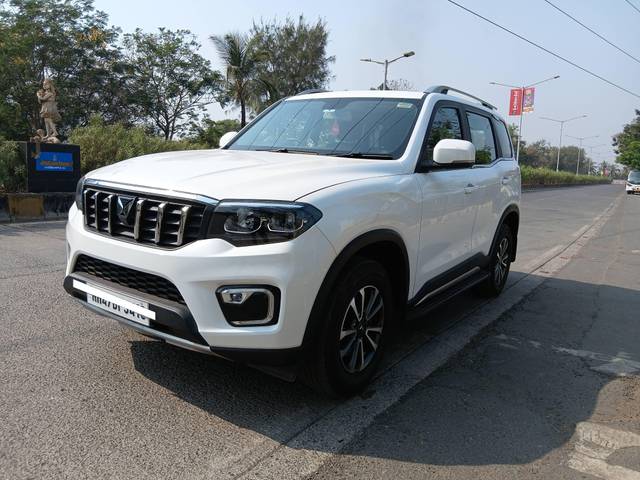 https://images10.gaadi.com/usedcar_image/4327334/original/processed_7fd35f1397cffc842dbafd9b0fa700a8.jpg?imwidth=6400