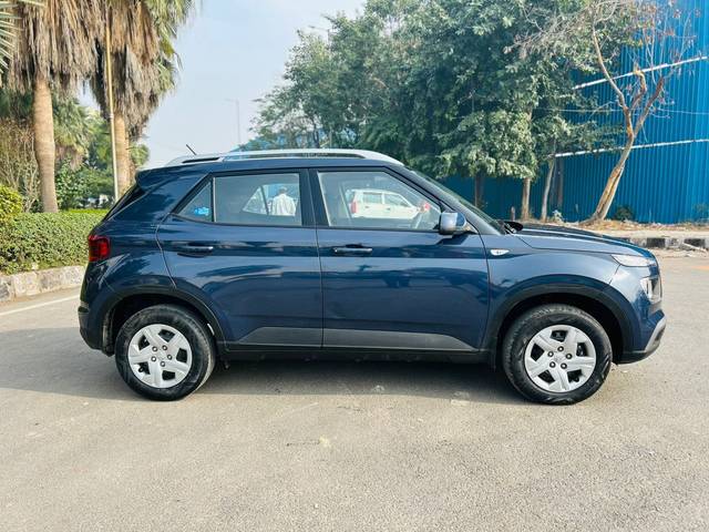 https://images10.gaadi.com/usedcar_image/4327355/original/2d4341460231a9d7b628ed4300164b01.jpg?imwidth=6401