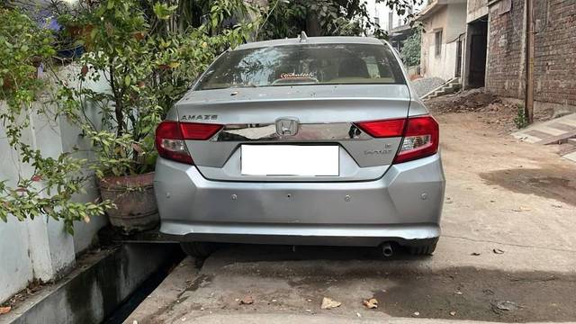 https://images10.gaadi.com/usedcar_image/4327393/original/processed_ffc95e66-a414-47c5-896b-4215bc77d3f2.jpg?imwidth=6401