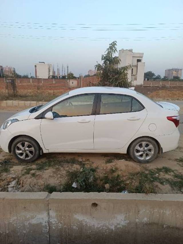 https://images10.gaadi.com/usedcar_image/4327444/original/c2f6b8bba46085fdc5c720cc02882a9d.jpg?imwidth=6402