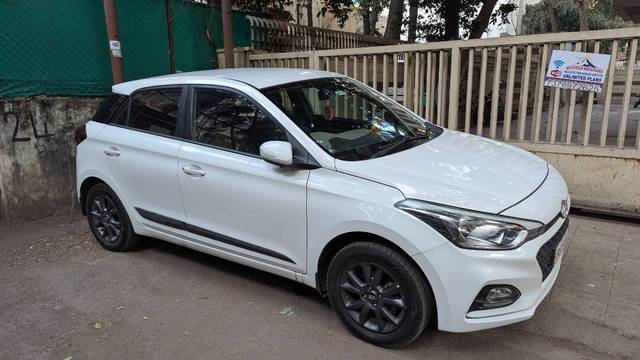 https://images10.gaadi.com/usedcar_image/4327483/original/f87cdbf5edfdb254a736bedce64bb023.jpg?imwidth=6402