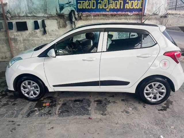 https://images10.gaadi.com/usedcar_image/4327537/original/processed_33d28c58-41e4-4739-9133-f728bda68ab6.jpg?imwidth=6401