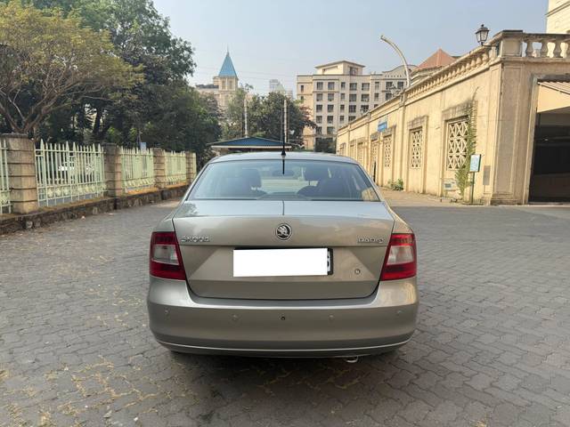 https://images10.gaadi.com/usedcar_image/4327614/original/processed_11c65d3d8a9c48a40be34ca0ffc59adb.jpeg?imwidth=6402