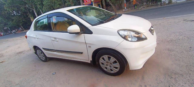 https://images10.gaadi.com/usedcar_image/4327649/original/processed_6c5a41fa9167177daab5d97b757ce488.png?imwidth=6402