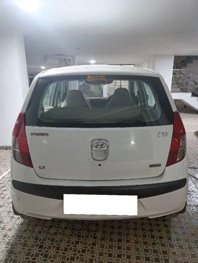 https://images10.gaadi.com/usedcar_image/4327715/original/processed_082640e1-e359-4e20-a595-ad5e9356a4f1.jpg?imwidth=6402