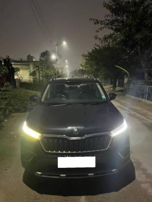 https://images10.gaadi.com/usedcar_image/4327722/original/processed_c5d32fbb-8ed0-45fb-aa10-525ca0200159.jpg?imwidth=6400