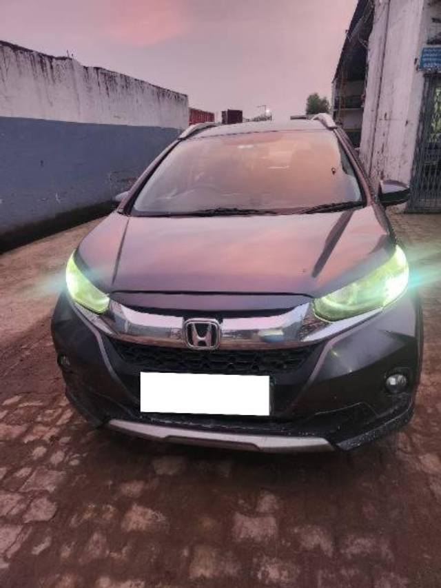 https://images10.gaadi.com/usedcar_image/4327780/original/processed_c1d2bf69-0e38-434d-91ee-d17044045070.jpg?imwidth=6401