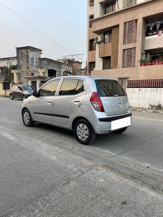 https://images10.gaadi.com/usedcar_image/4327786/original/processed_cae8726ed48ed5745e28cf4a8709386e.jpg?imwidth=6402