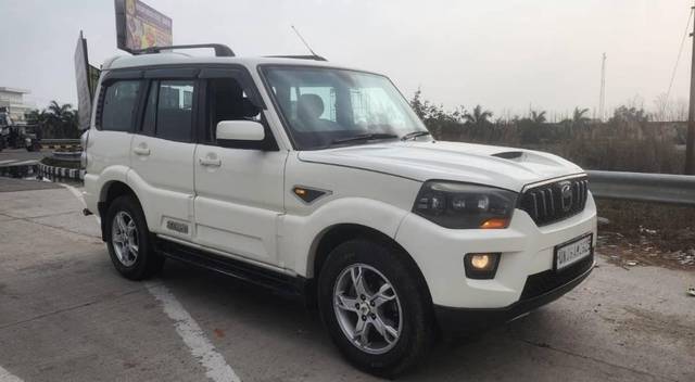 https://images10.gaadi.com/usedcar_image/4327790/original/processed_6437afe6-5dbb-4fdb-9b7c-d217126bafd9.jpg?imwidth=6400