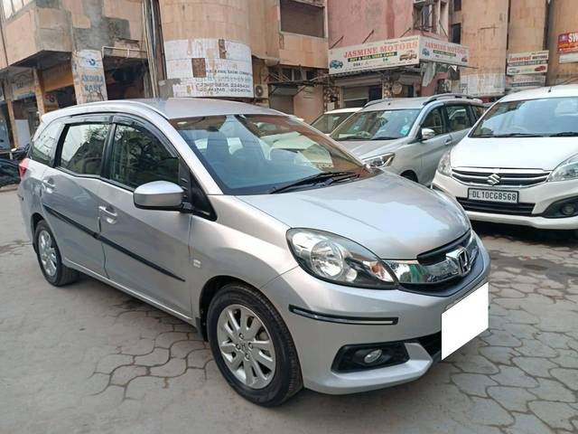 https://images10.gaadi.com/usedcar_image/4327791/original/processed_350f941c81e2c8bad2a0732527fa30fa.jpg?imwidth=6400