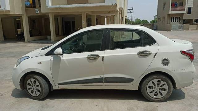 https://images10.gaadi.com/usedcar_image/4327875/original/processed_a162f492-4f08-4419-a7db-46909058a90a.jpg?imwidth=6402