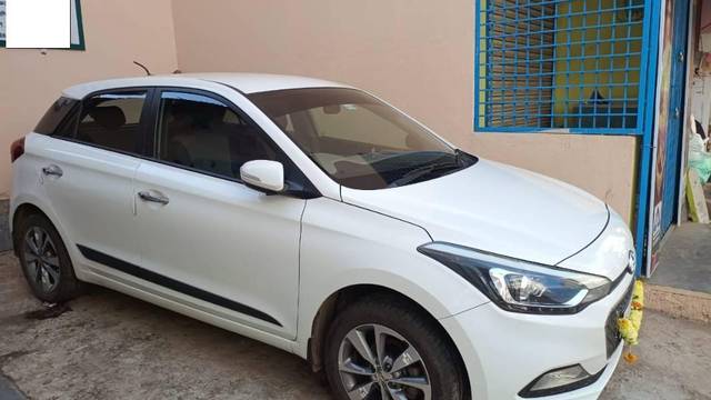 https://images10.gaadi.com/usedcar_image/4327909/original/processed_604e6cbf-ab84-4703-b020-08ed8427b413.jpg?imwidth=6402