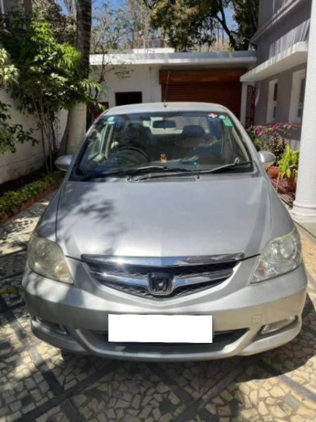 https://images10.gaadi.com/usedcar_image/4327947/original/processed_df47b93b-f8fd-4cc5-af6a-70f91ad48749.jpg?imwidth=6400