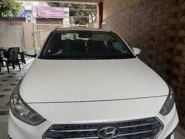 https://images10.gaadi.com/usedcar_image/4327958/original/processed_78cd1aa2-ef91-4321-8465-cc9991a4c8bd.jpeg?imwidth=6400